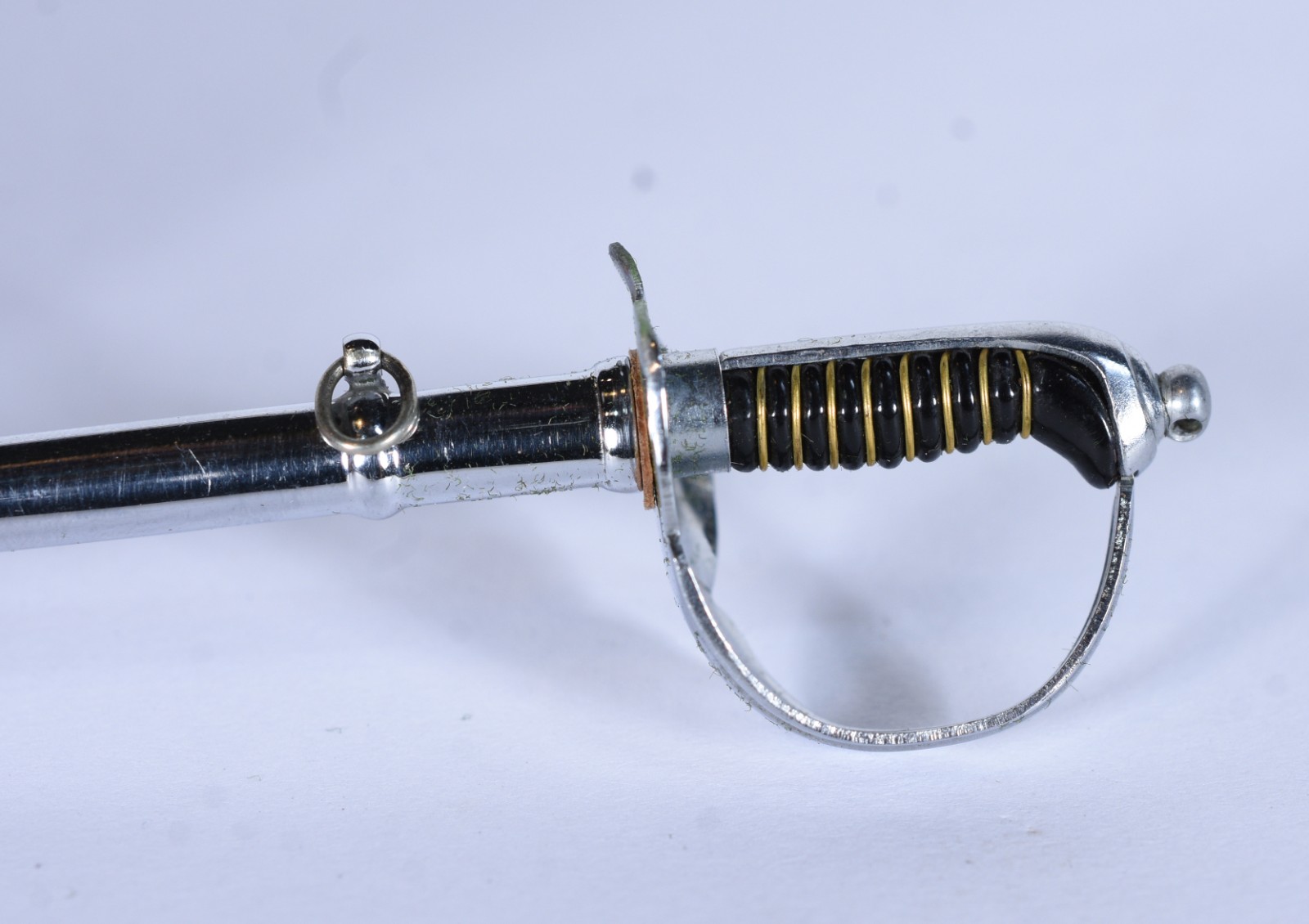 Espada em miniatura de metal prateado Eberle, no estojo. - foto 4 de 11