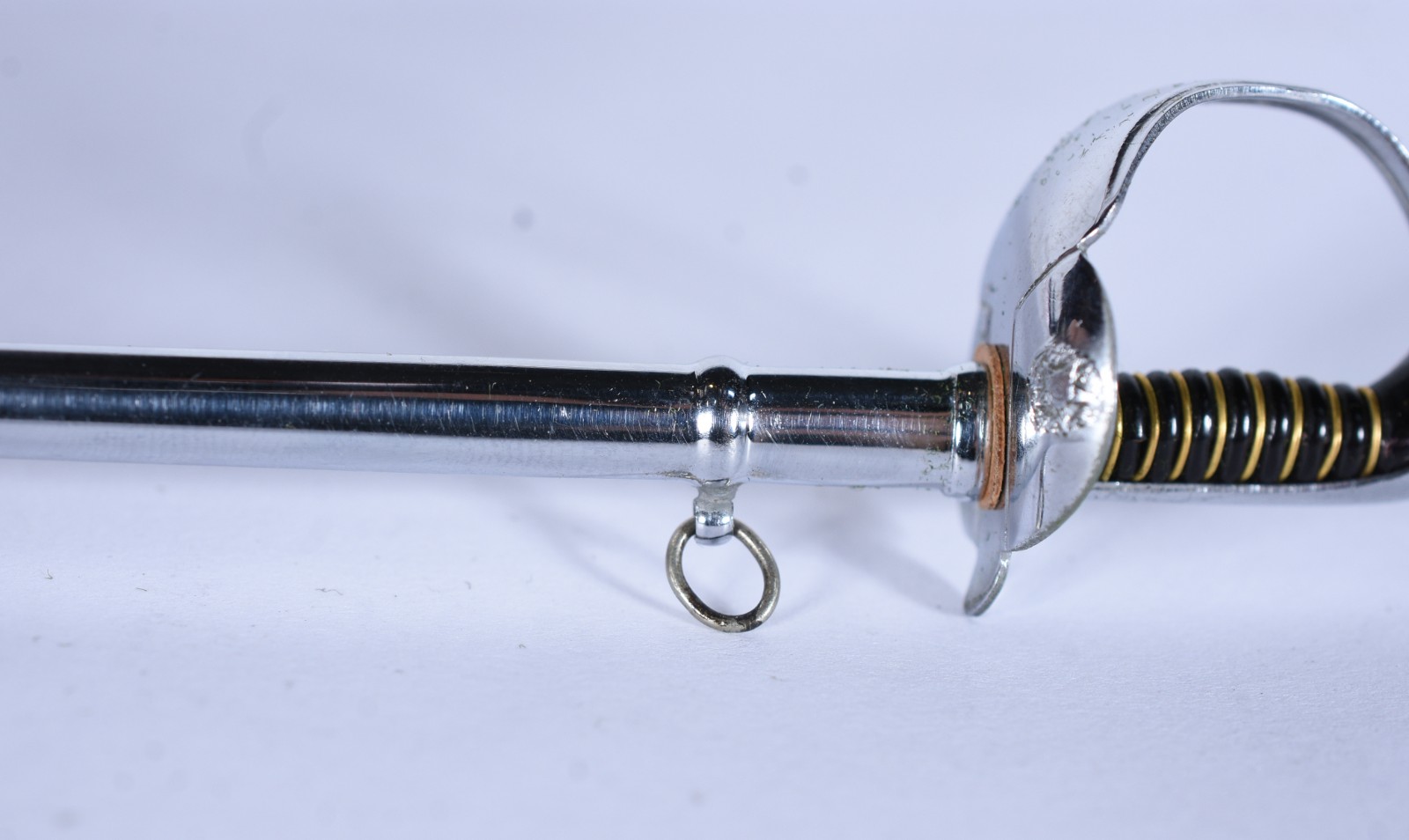 Espada em miniatura de metal prateado Eberle, no estojo. - foto 6 de 11