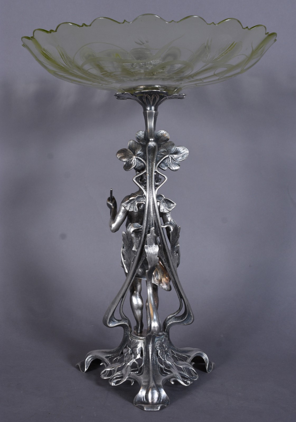 Centro de mesa Art Nouveau, base de metal prateado na forma de figura... - foto 5 de 10
