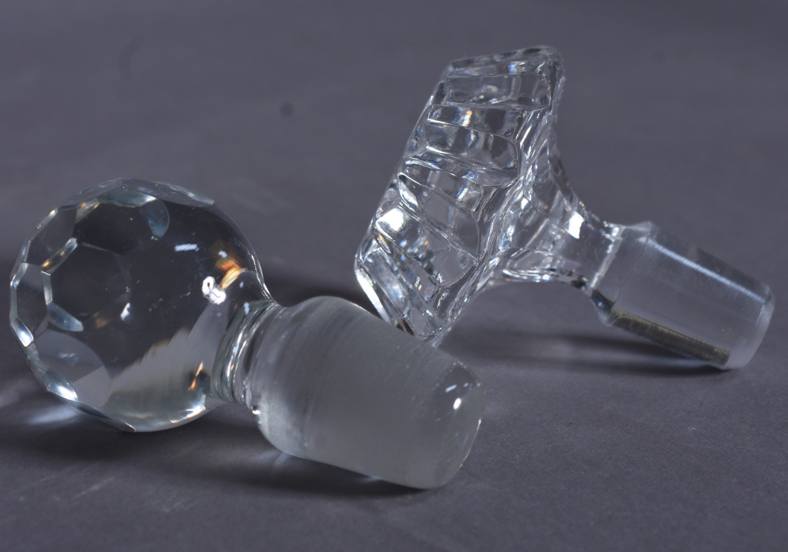 Duas garrafas de cristal (lascado). - foto 10 de 10