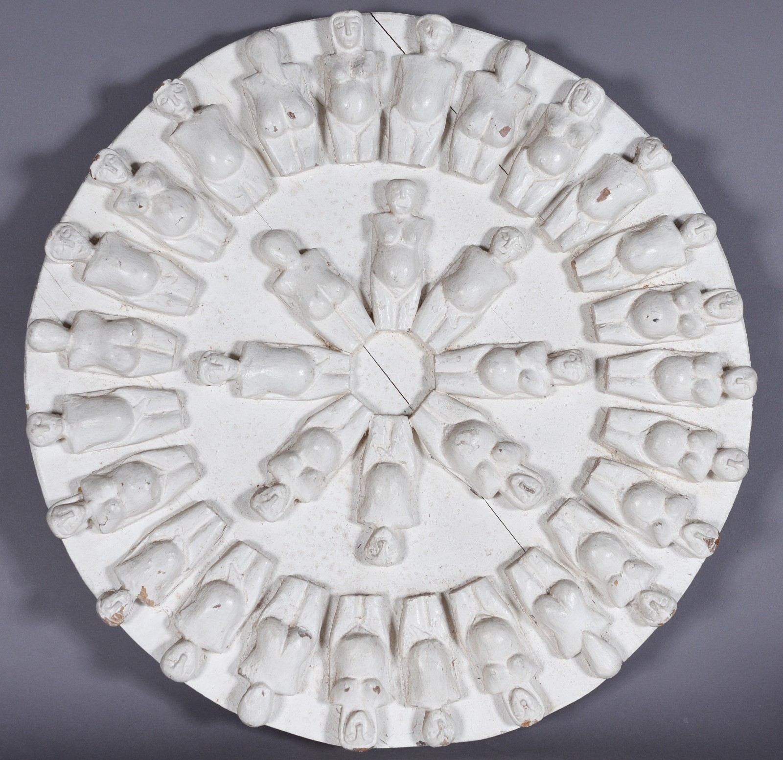 Escultura da Oficina de Agosto em madeira pintada de branco. - foto 1 de 8