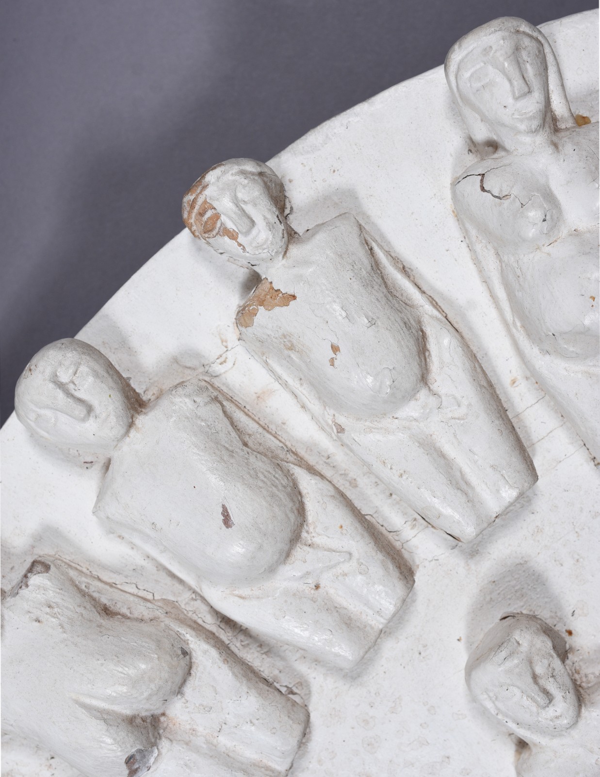 Escultura da Oficina de Agosto em madeira pintada de branco. - foto 5 de 8