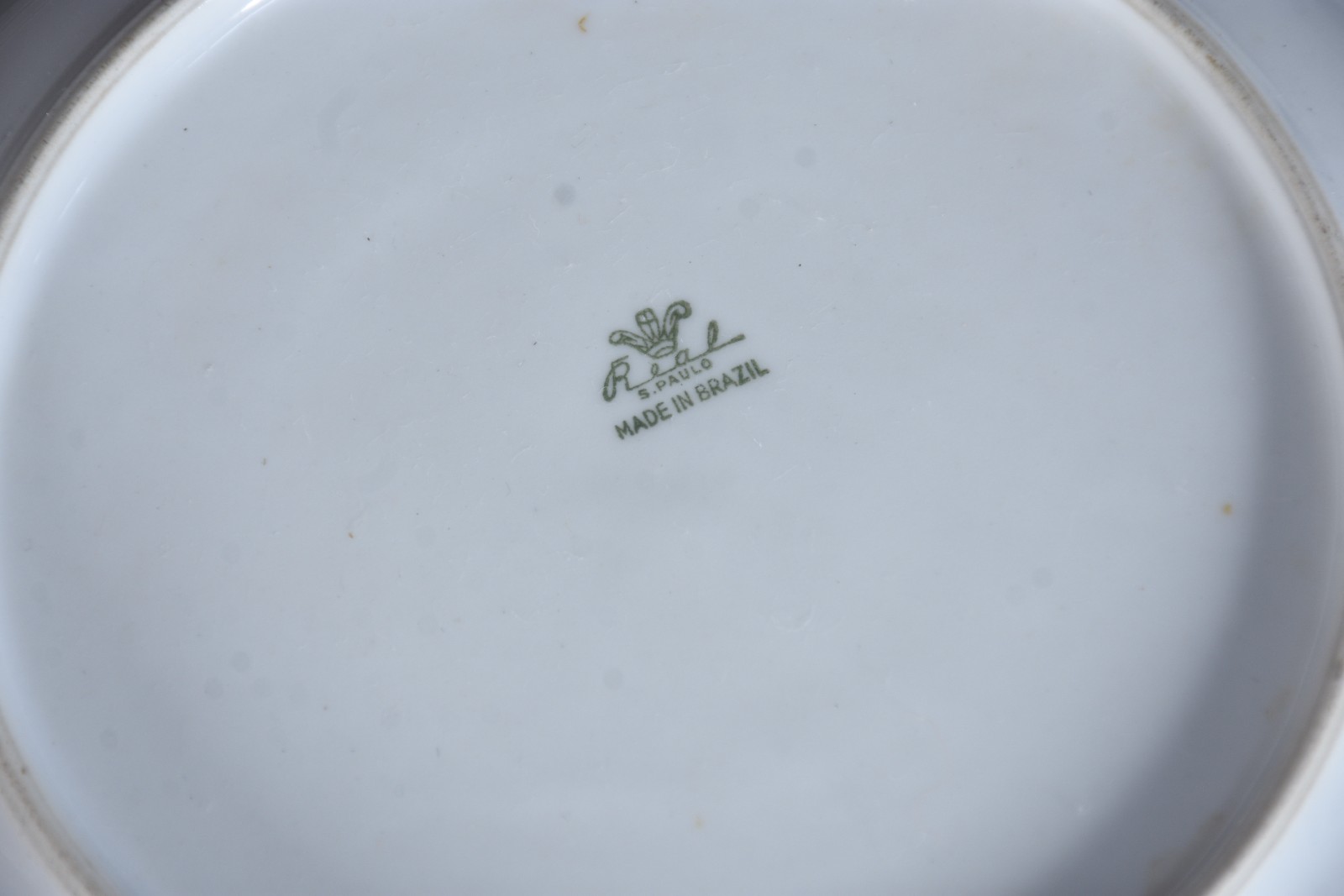Serviço de jantar de porcelana Real composto de: 6 pratos rasos, 7... - foto 9 de 11