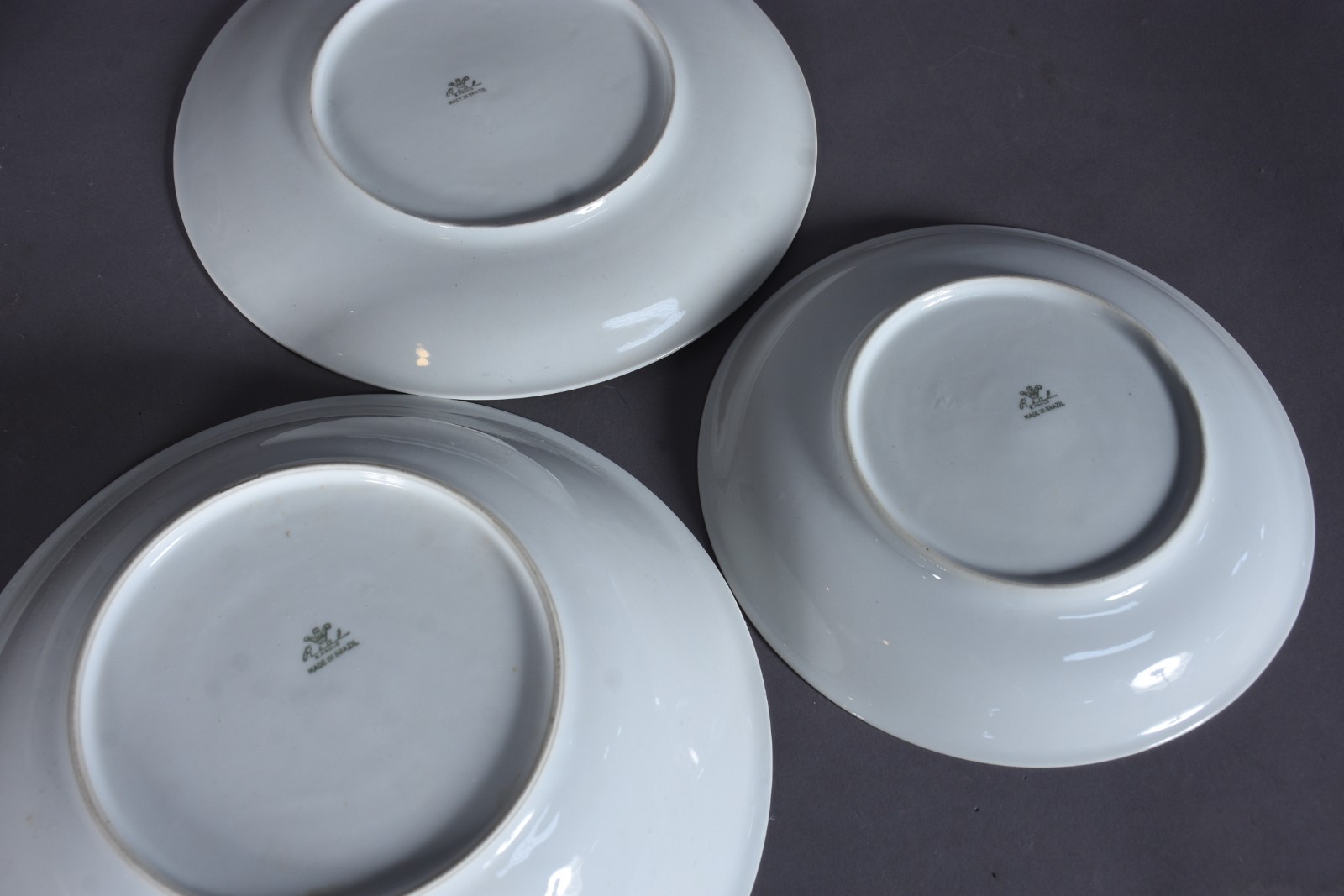 Serviço de jantar de porcelana Real composto de: 6 pratos rasos, 7... - foto 11 de 11