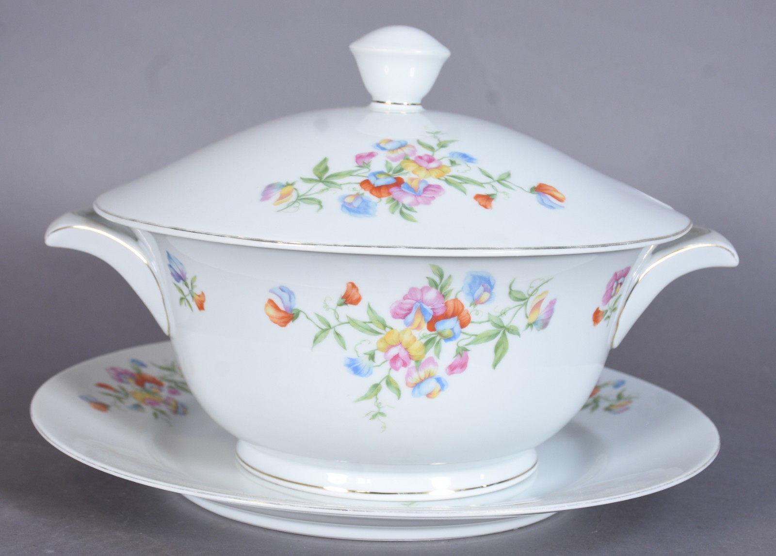 Aparelho para chá, jantar e café de porcelana Bavaria com flores em... - foto 4 de 7