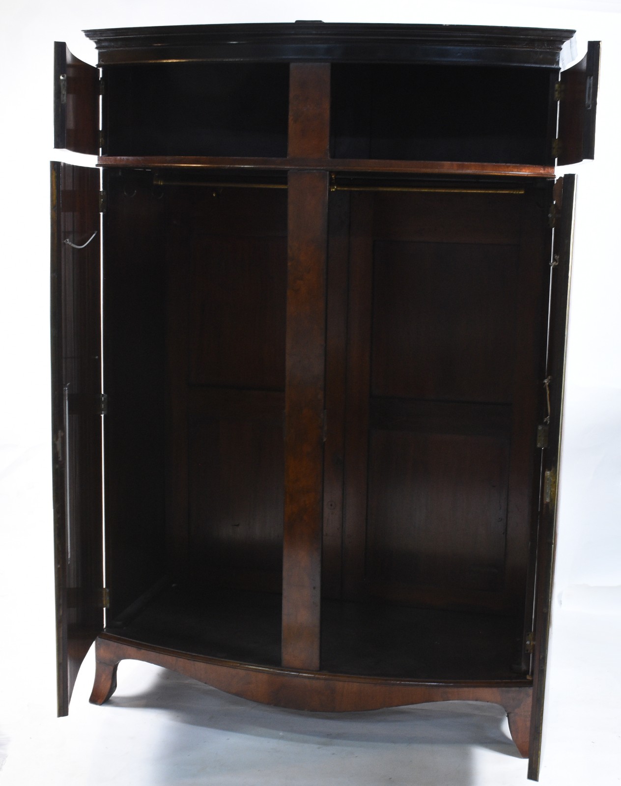 Guarda roupa de madeira nobre estilo Biedermeier. - foto 3 de 10