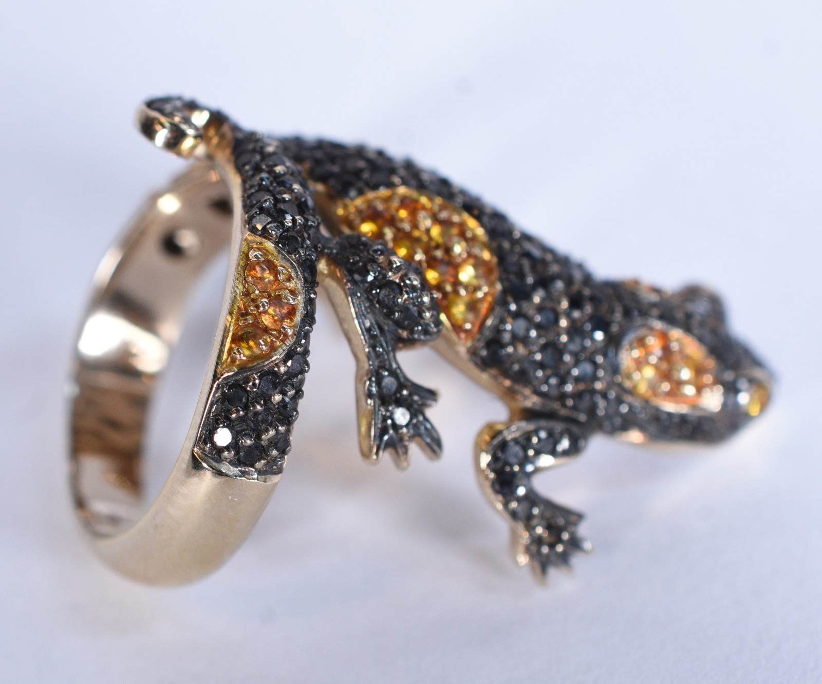 Anel de ouro 18 k no feitio lagarto com brilhantes negros, aro 17... - foto 5 de 8