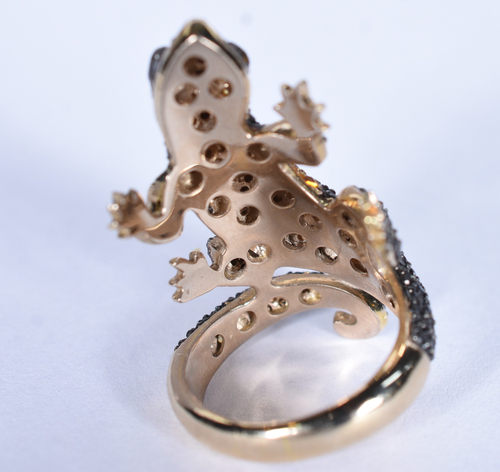 Anel de ouro 18 k no feitio lagarto com brilhantes negros, aro 17... - foto 8 de 8