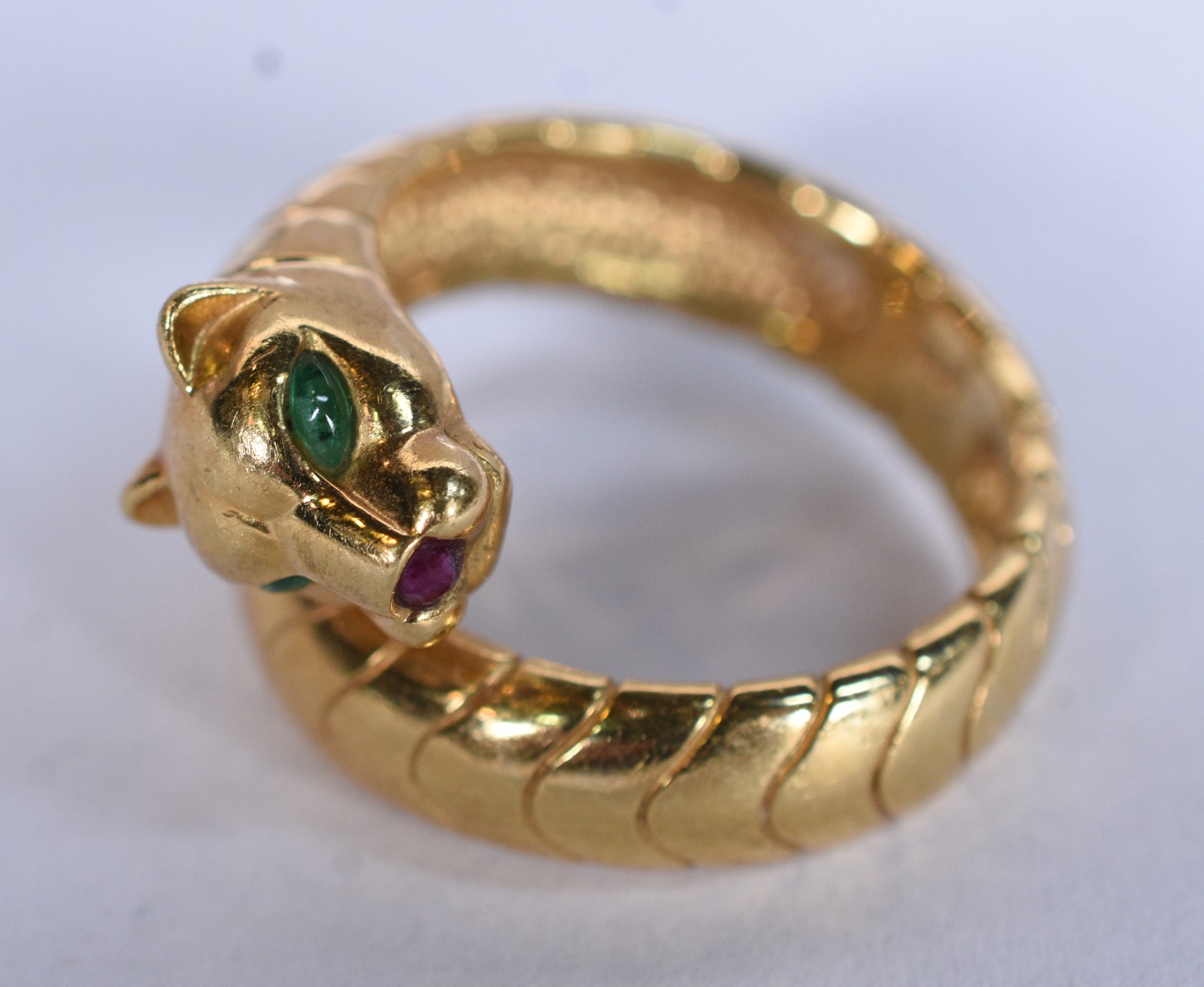 Anel de ouro 18 k, na forma de cabeça de pantera com olhos de... - foto 3 de 7