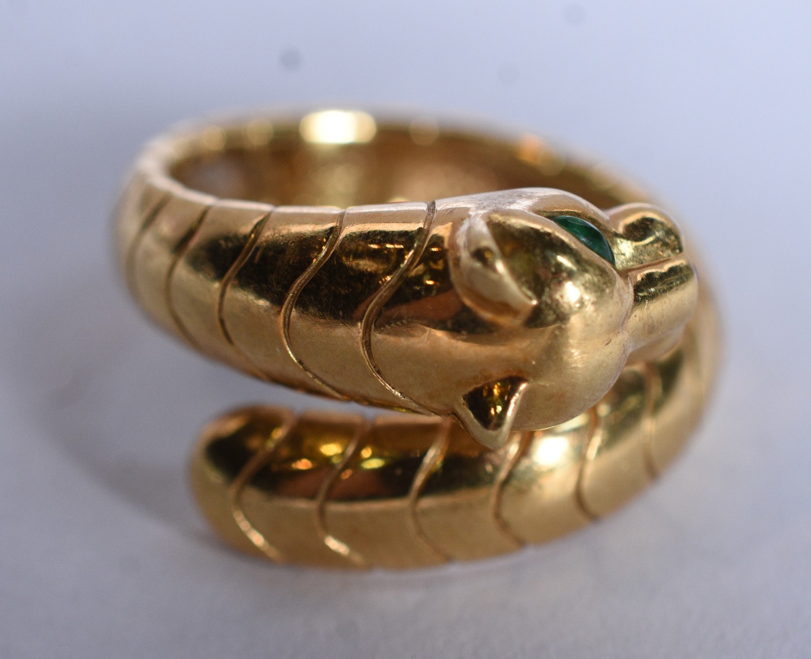 Anel de ouro 18 k, na forma de cabeça de pantera com olhos de... - foto 4 de 7