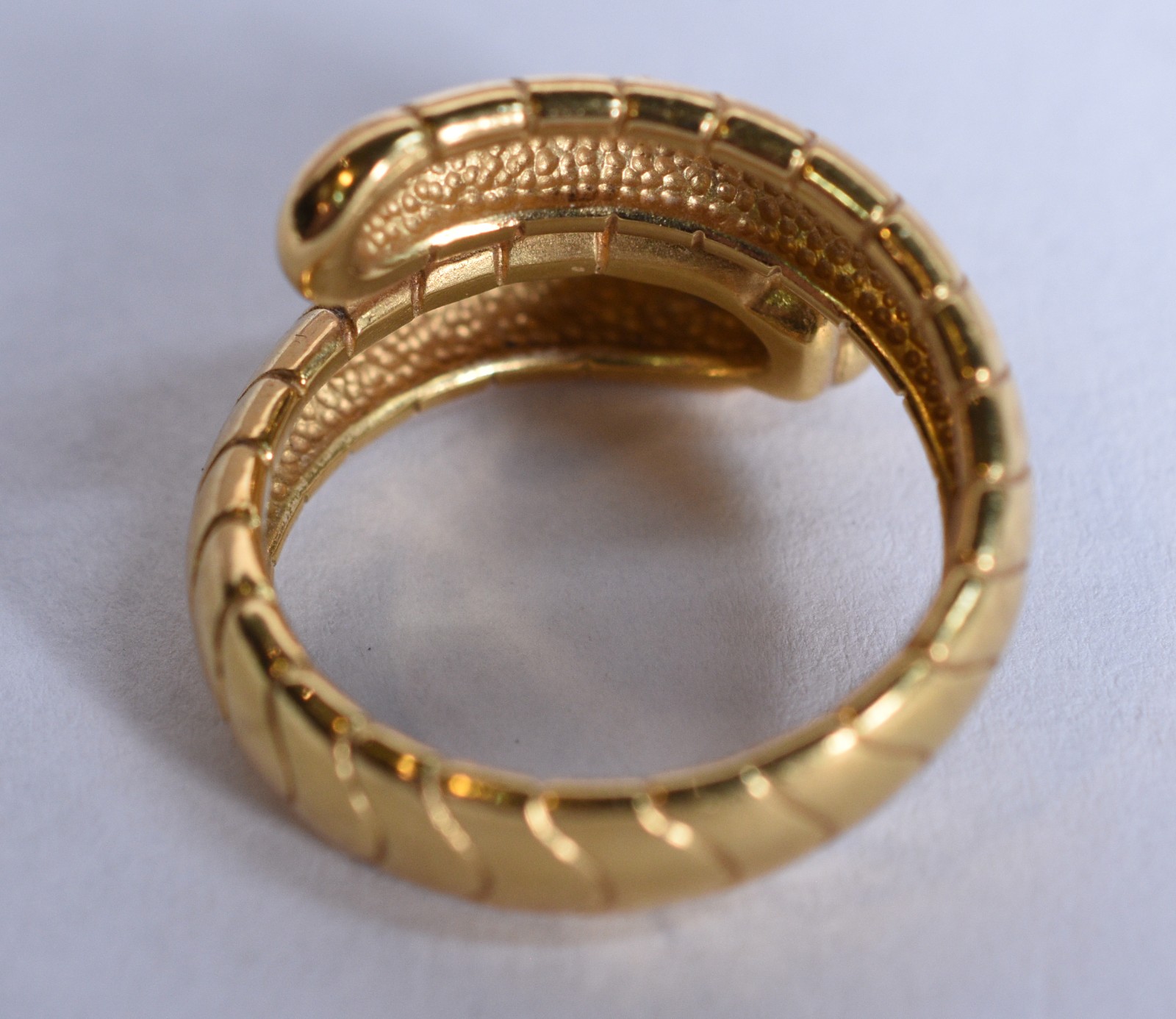 Anel de ouro 18 k, na forma de cabeça de pantera com olhos de... - foto 6 de 7