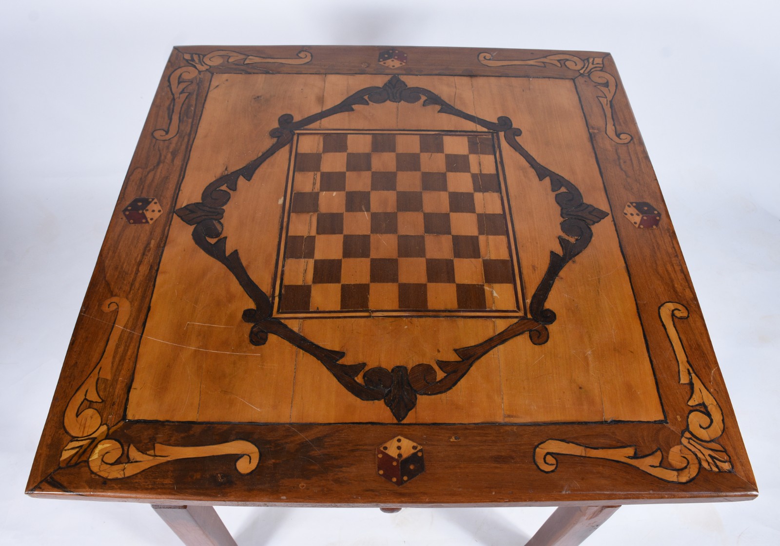 Mesa para jogo de madeira nobre, tampo com pinturas e marqueterie... - foto 3 de 8