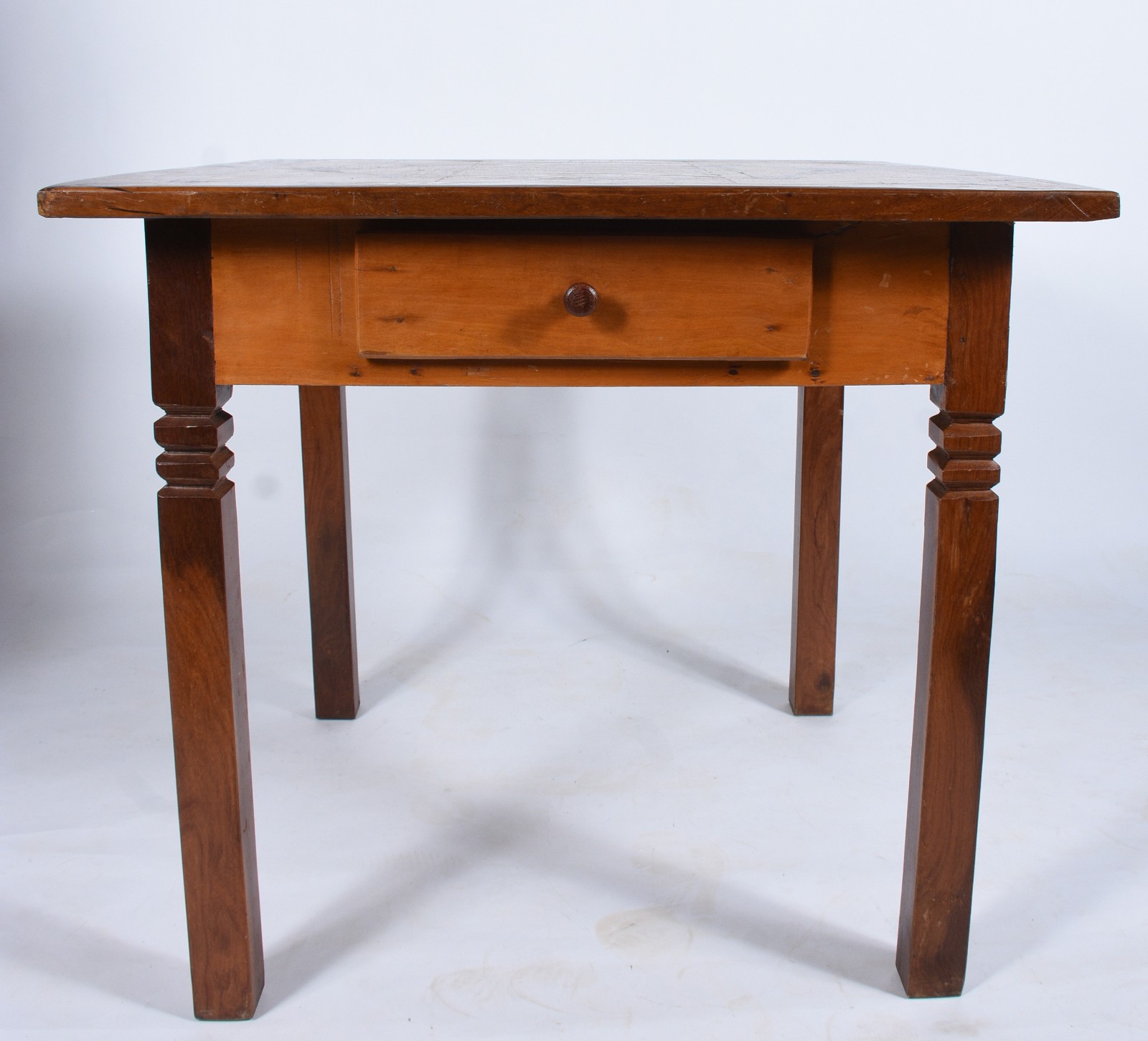Mesa para jogo de madeira nobre, tampo com pinturas e marqueterie... - foto 2 de 8