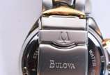 Bulova (1875),  - Relógio de pulso Marina Star 100m, calendário, apresenta pulseira de aço com detalhes dourados, fundo azul. Acompanha caixa  (Por motivos de segurança