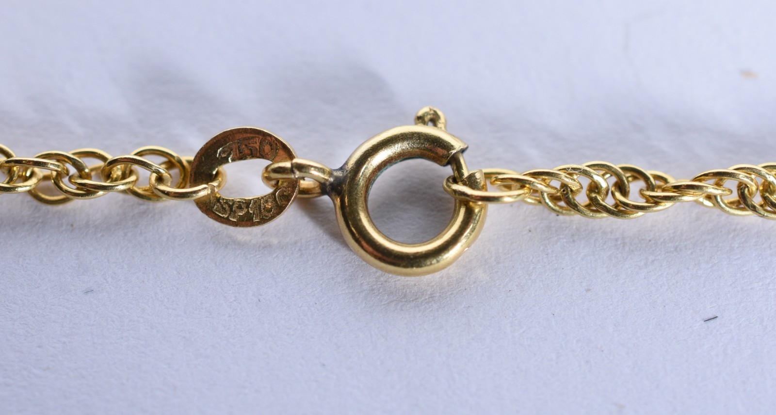 Cordão de ouro 18k, contraste 750, feitio torcido (Por motivos de... - foto 4 de 4