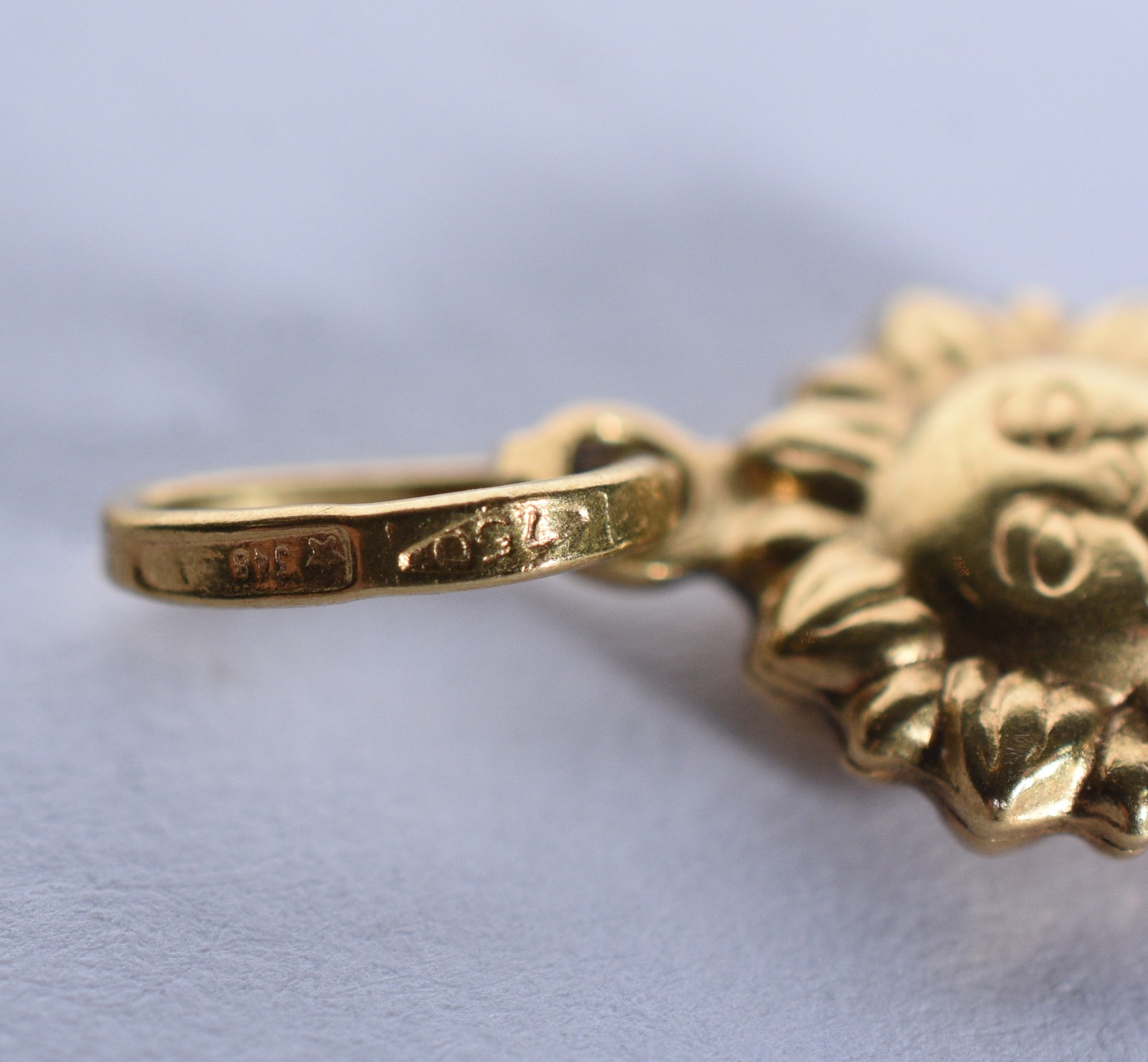 Seis pingentes de ouro 18 k e ouro branco, contraste 750 (Por motivos... - foto 9 de 11