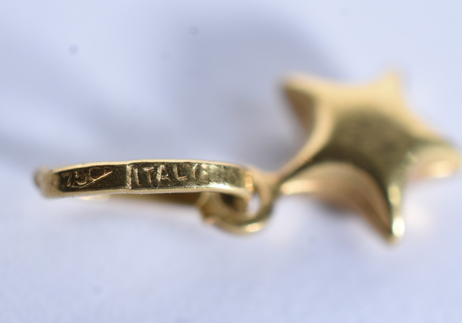 Seis pingentes de ouro 18 k e ouro branco, contraste 750 (Por motivos... - foto 11 de 11