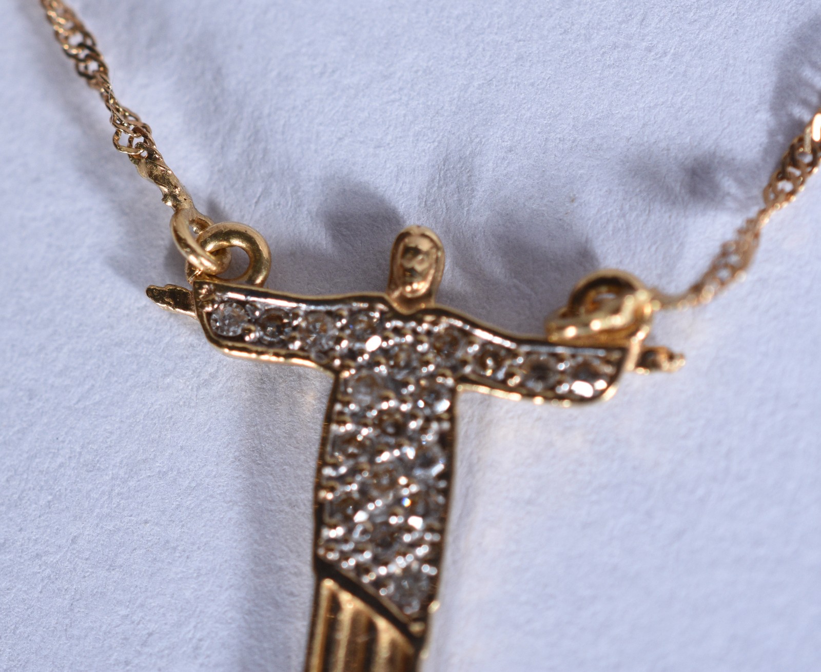 Cordão com pingente de ouro 18k, contraste 750 feitio torcido com... - foto 3 de 7