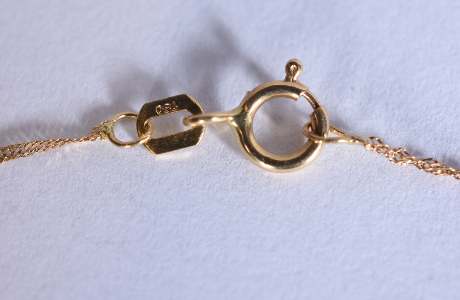 Cordão com pingente de ouro 18k, contraste 750 feitio torcido com... - foto 5 de 7