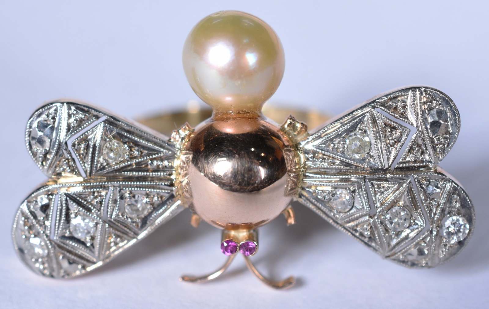 Anel de ouro 18k no feito de abelha om asas com brilhantes, olhos de... - foto 5 de 7
