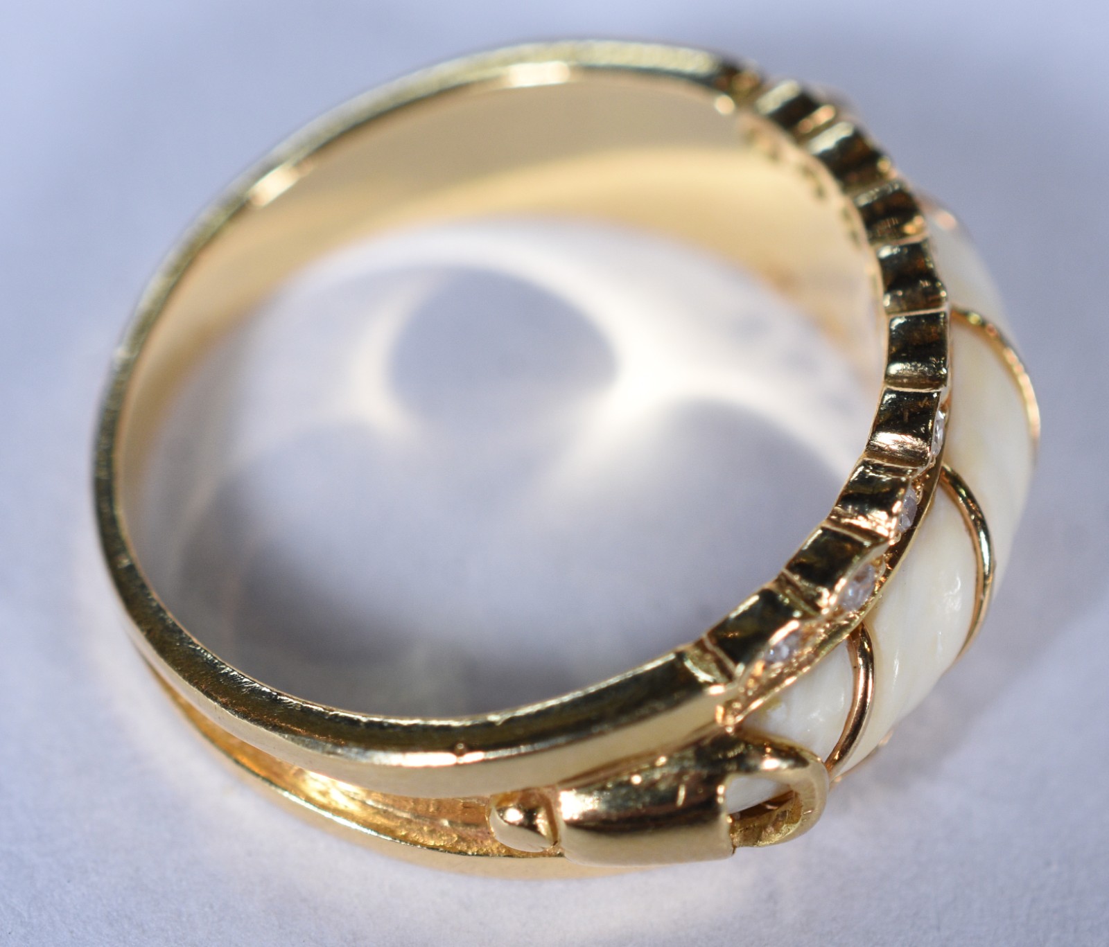 Anel de ouro 18 k, contraste 750 com brilhantes laterais, aro 18 (Por... - foto 3 de 6