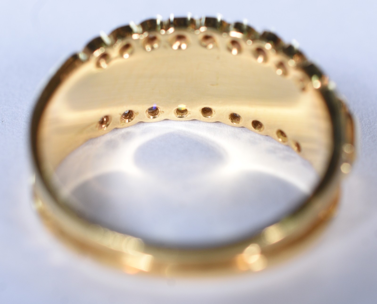 Anel de ouro 18 k, contraste 750 com brilhantes laterais, aro 18 (Por... - foto 4 de 6
