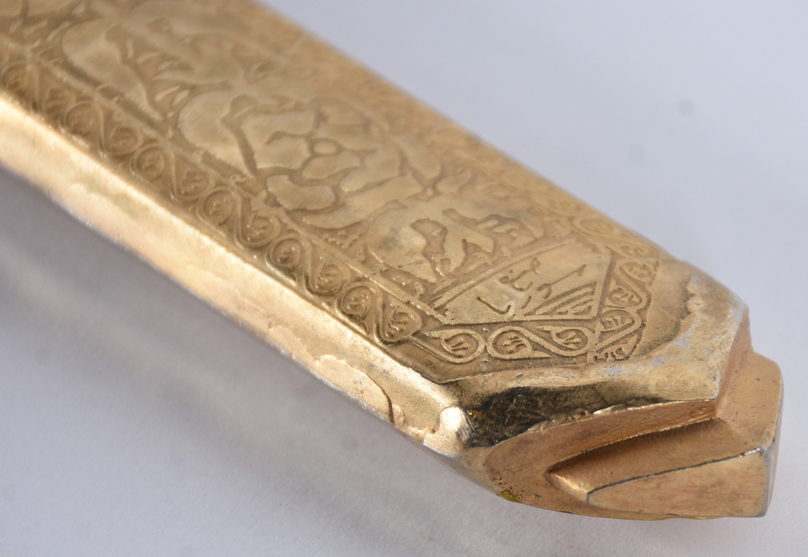 Espada Katana com bainha de metal dourado trabalhado. - foto 4 de 8