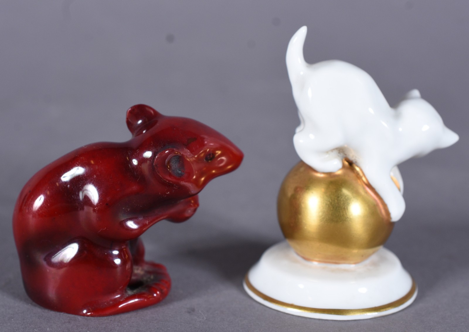 Duas peças, sendo gatinho de porcelana Rosenthal e ratinho inglês... - foto 3 de 8