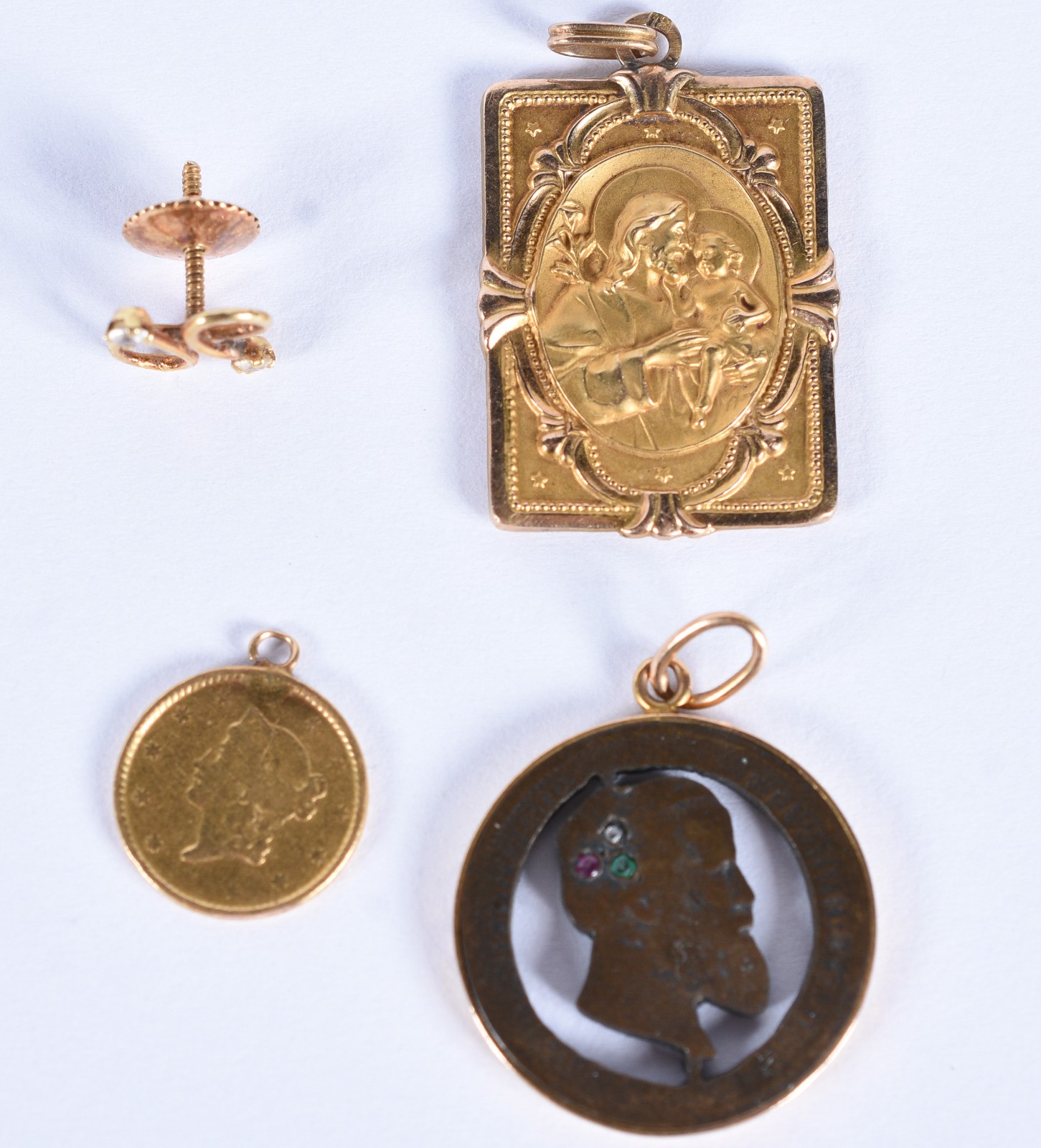 Diversas peças de ouro 18 k, sendo: Pendente com figura de Jesus com... - foto 1 de 8