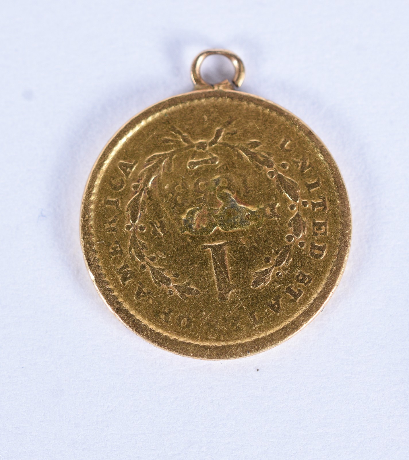 Diversas peças de ouro 18 k, sendo: Pendente com figura de Jesus com... - foto 5 de 8