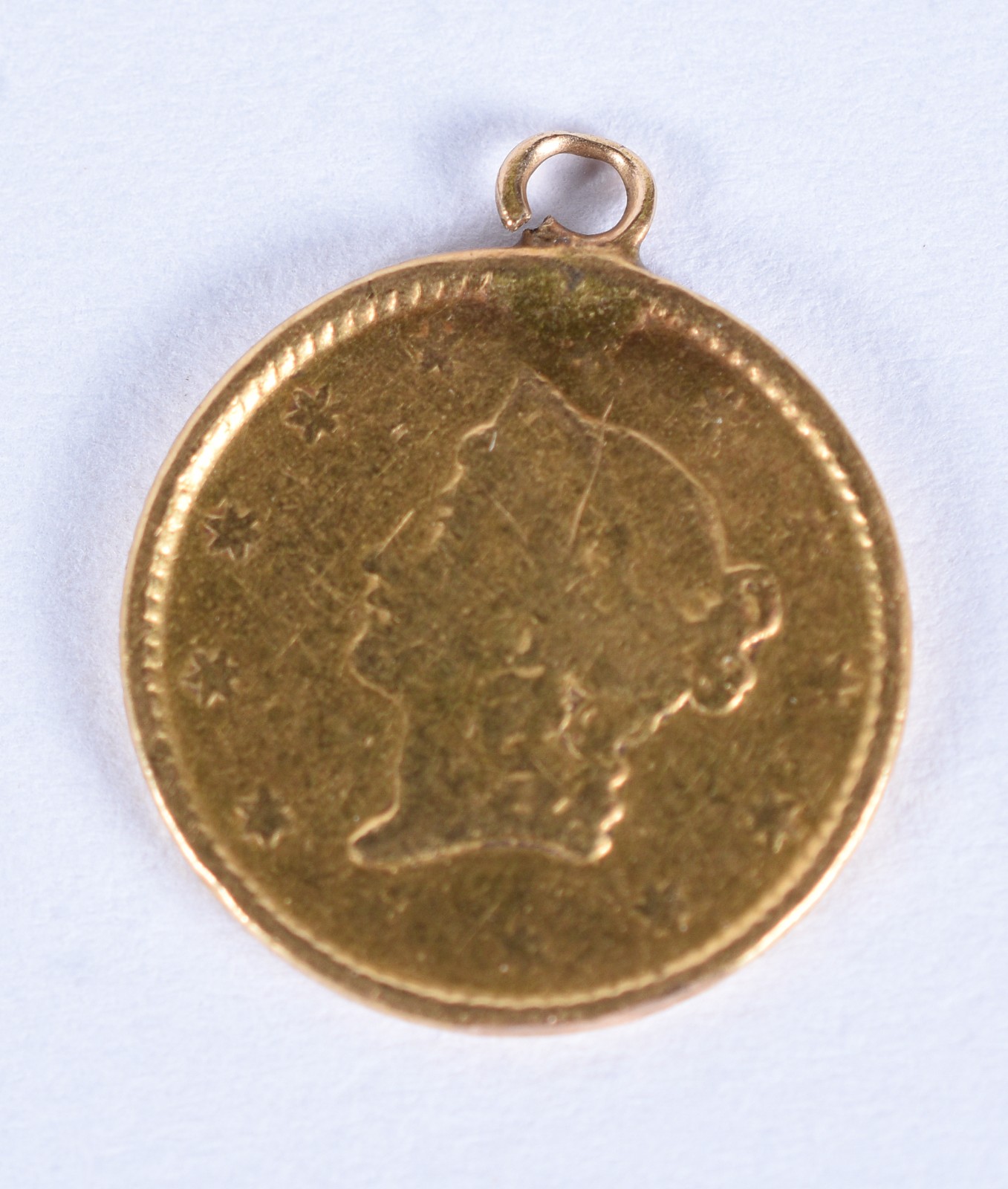 Diversas peças de ouro 18 k, sendo: Pendente com figura de Jesus com... - foto 6 de 8