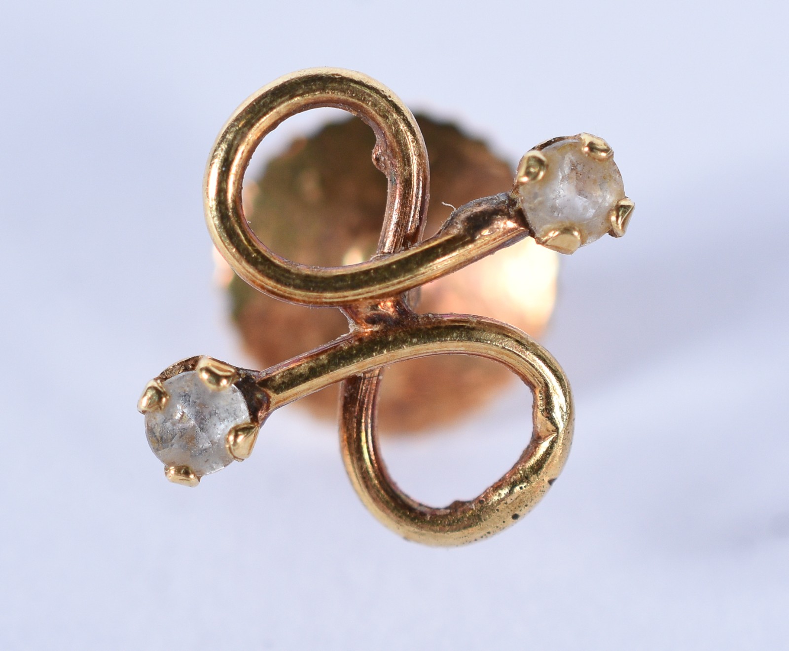 Diversas peças de ouro 18 k, sendo: Pendente com figura de Jesus com... - foto 7 de 8