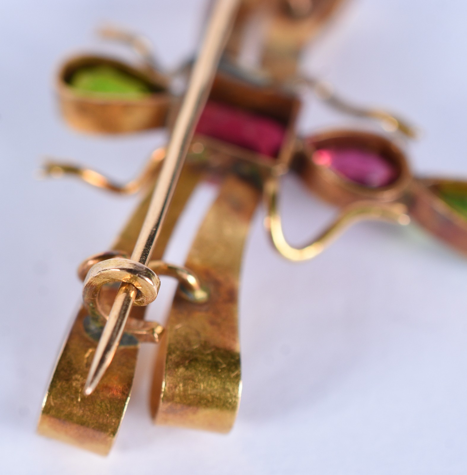 Broche de ouro 18 k na forma de libelula com pedras brasileiras (Por... - foto 3 de 6