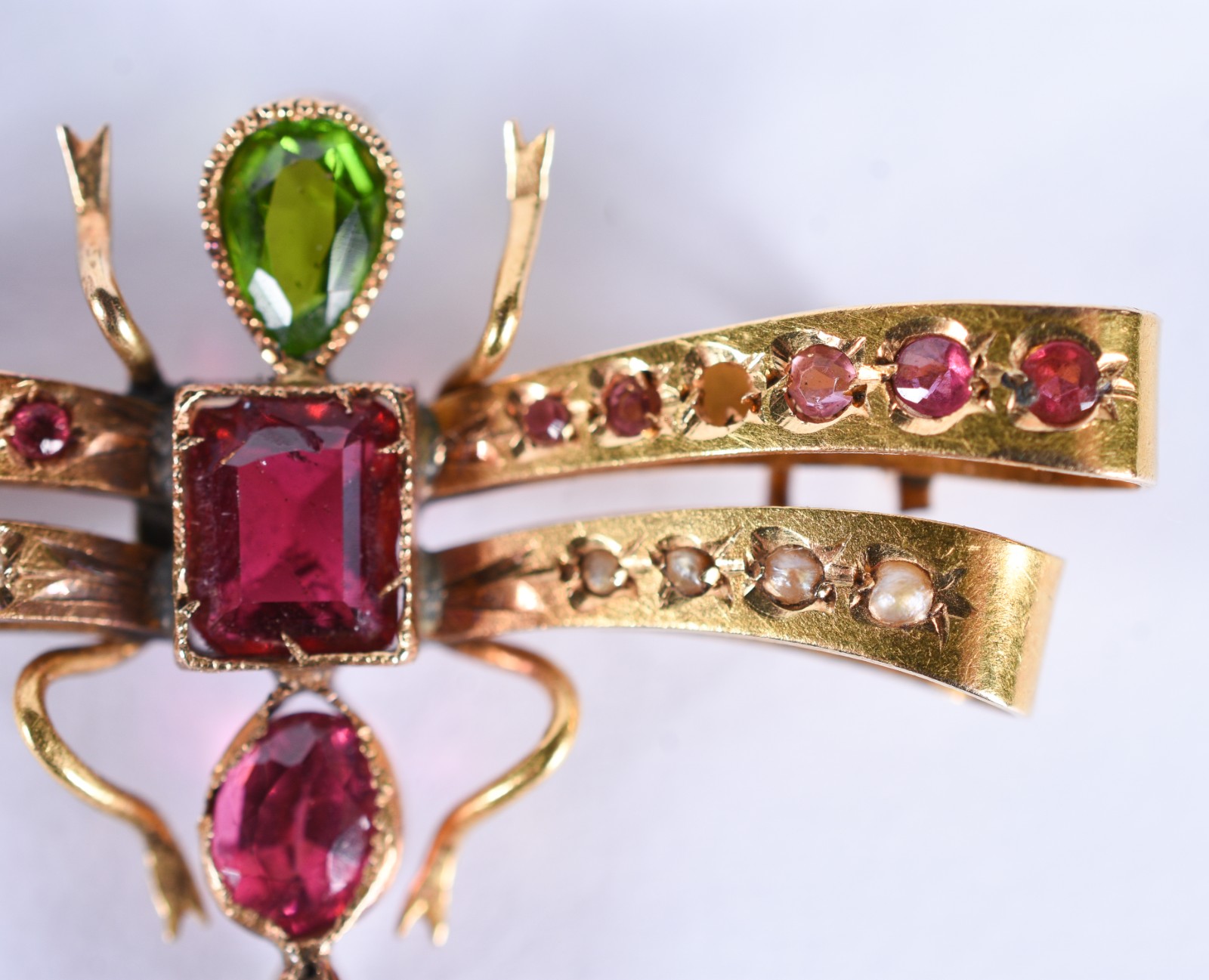 Broche de ouro 18 k na forma de libelula com pedras brasileiras (Por... - foto 4 de 6