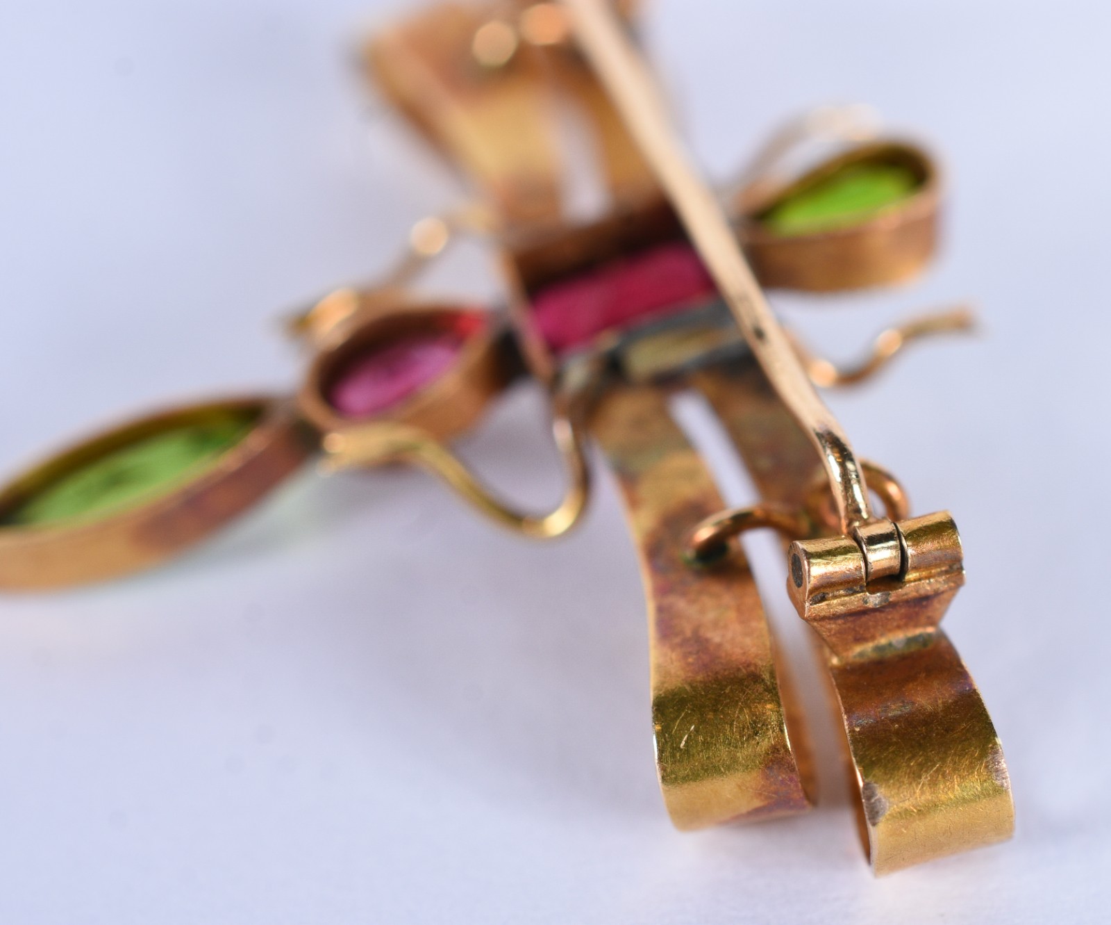 Broche de ouro 18 k na forma de libelula com pedras brasileiras (Por... - foto 6 de 6