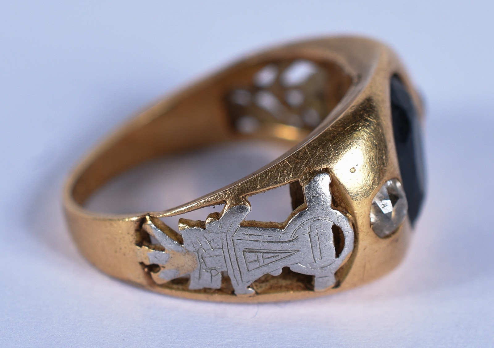 Anel de ouro 18 k com pedra e dois brilhantes, aro 15 (Por motivos de... - foto 3 de 6