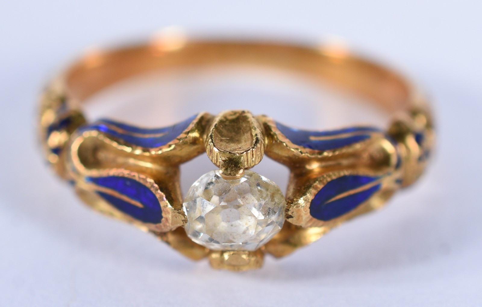 Anel de ouro 18 k com um brilhante, aro 13 (Por motivos de segurança... - foto 2 de 5