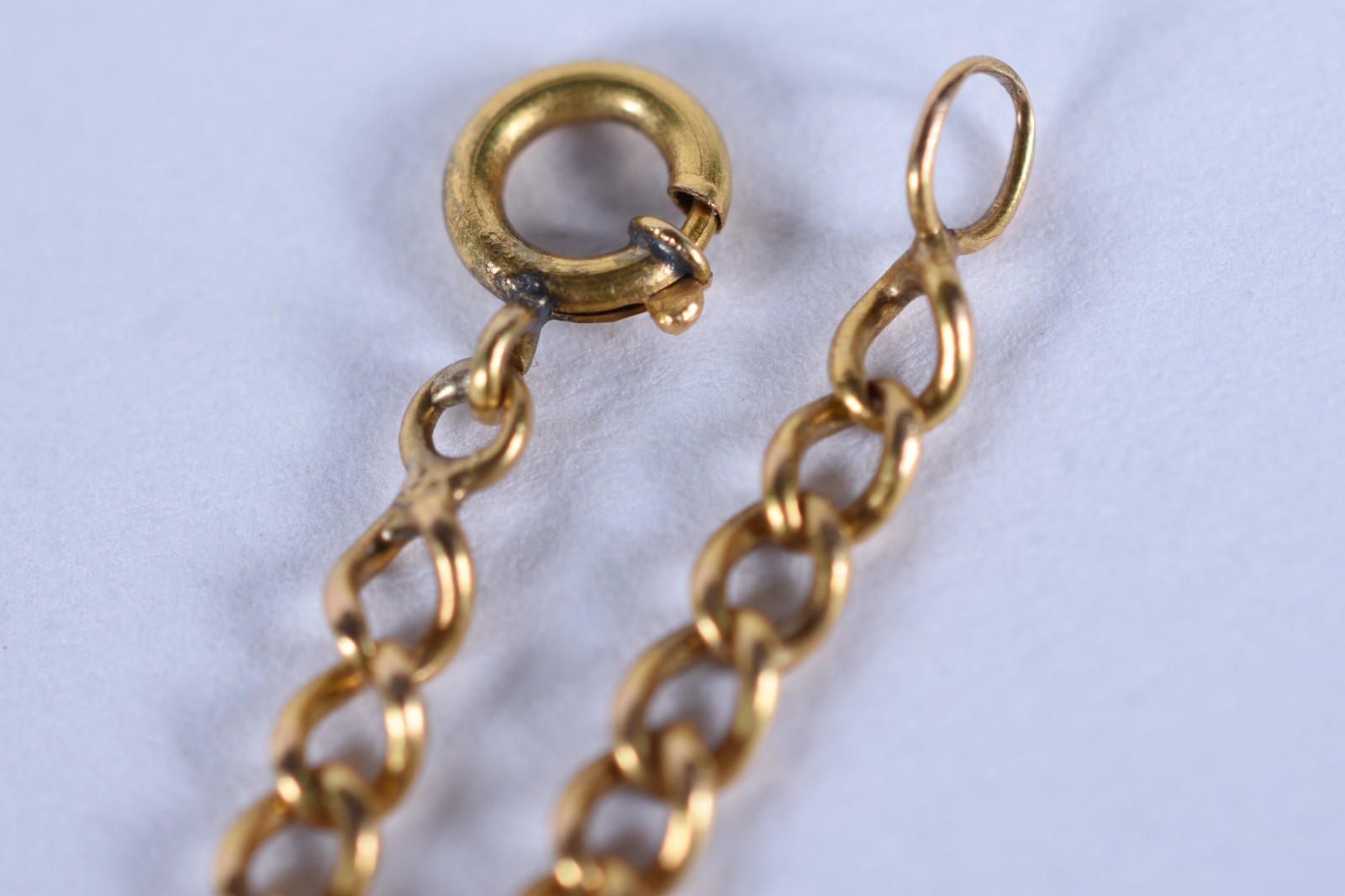 Pulseira de ouro 18 k com mão segurando flor com uma pedra verde (Por... - foto 5 de 6
