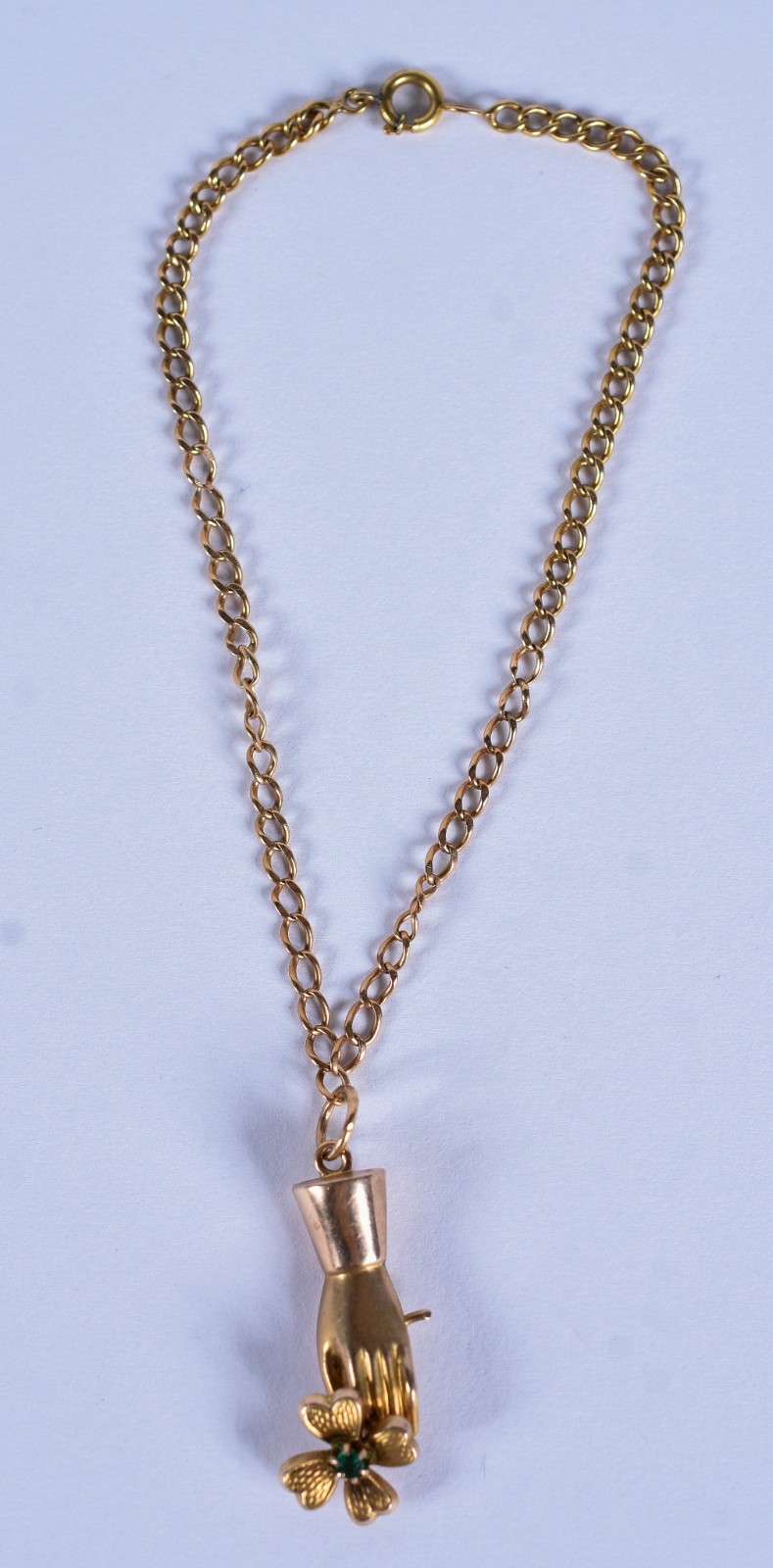Pulseira de ouro 18 k com mão segurando flor com uma pedra verde (Por... - foto 6 de 6