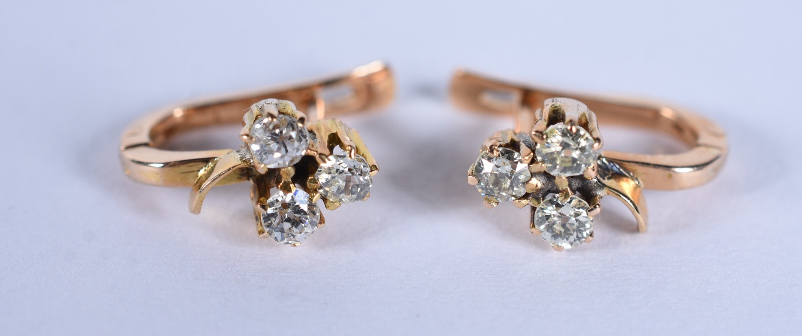 Par de brincos de ouro 18 k com brilhantes antigos (Por motivos de... - foto 2 de 4