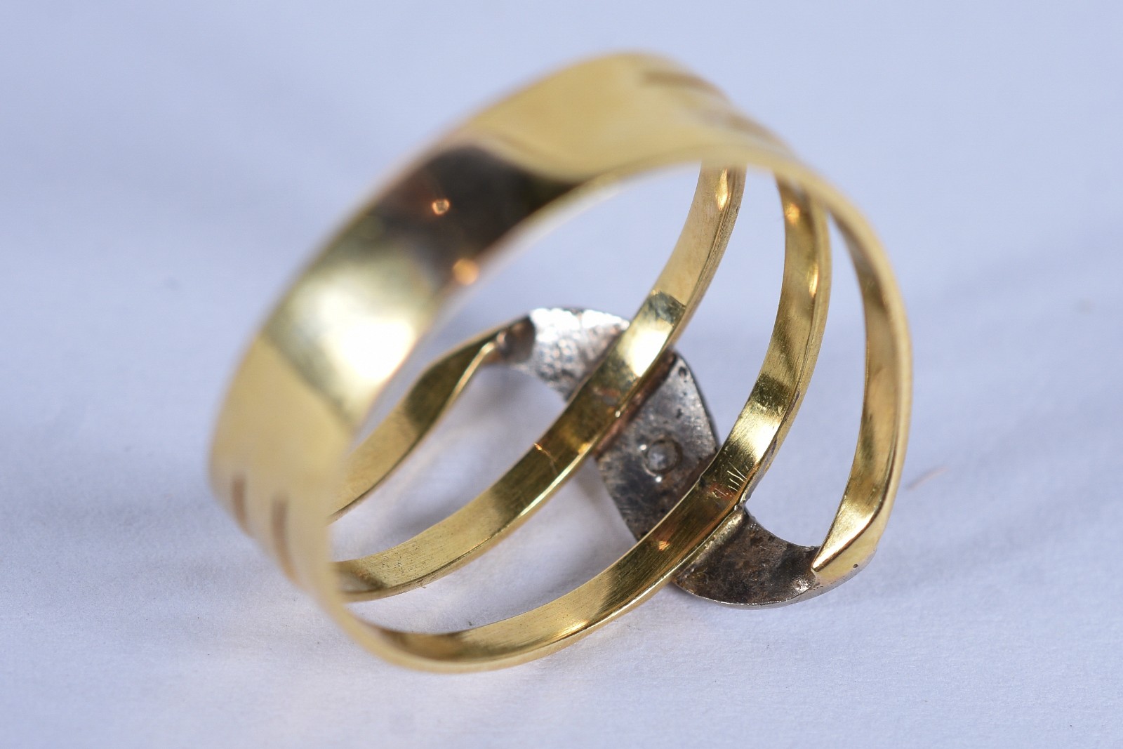 Anel de ouro 18 k, aro 15 (Por motivos de segurança a peça não se... - foto 4 de 5