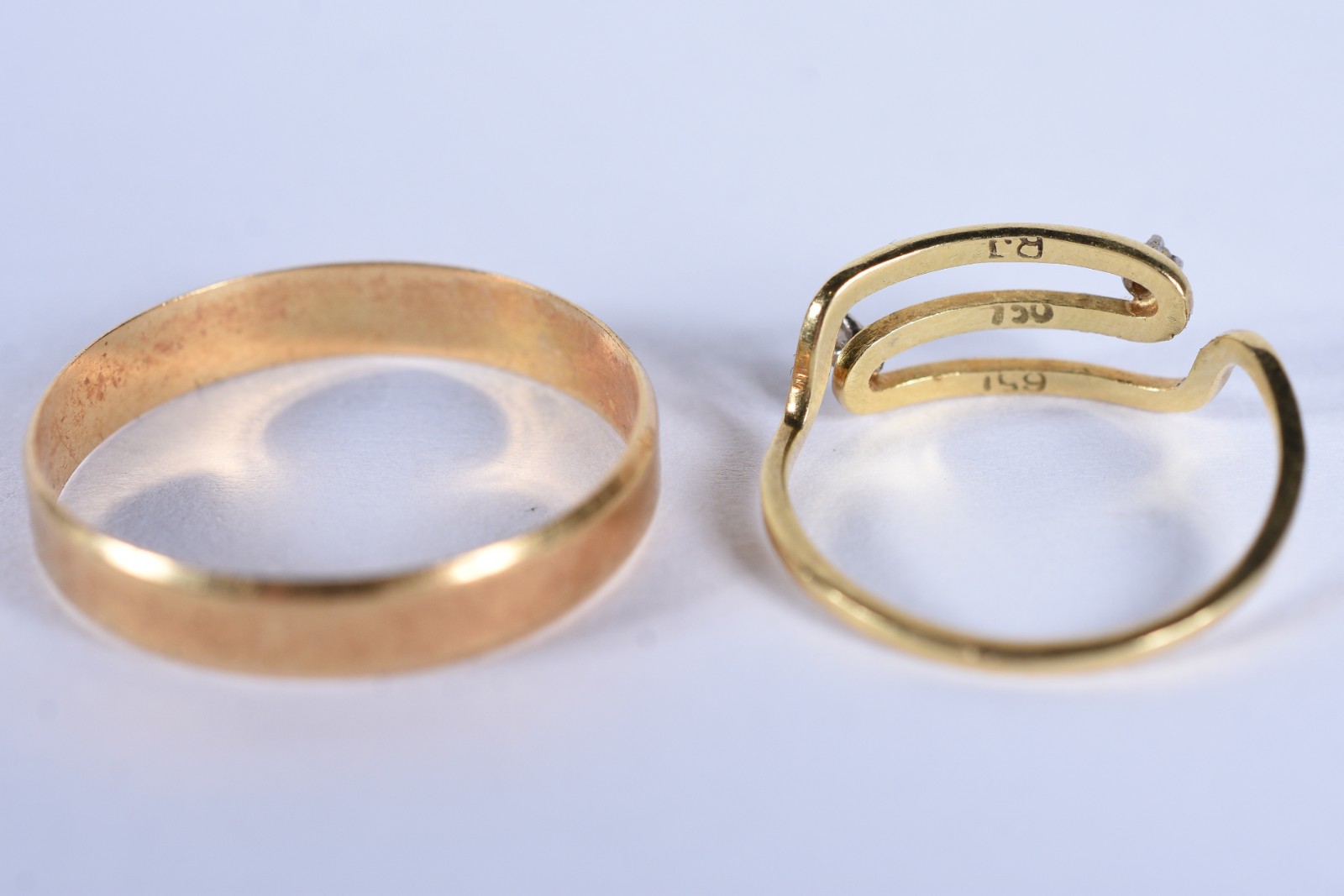 Dois anéis de ouro 18 k, aro 25 e 14 (Por motivos de segurança a peça... - foto 2 de 6