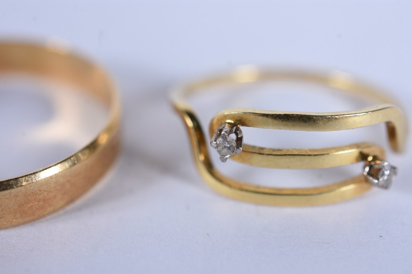Dois anéis de ouro 18 k, aro 25 e 14 (Por motivos de segurança a peça... - foto 3 de 6