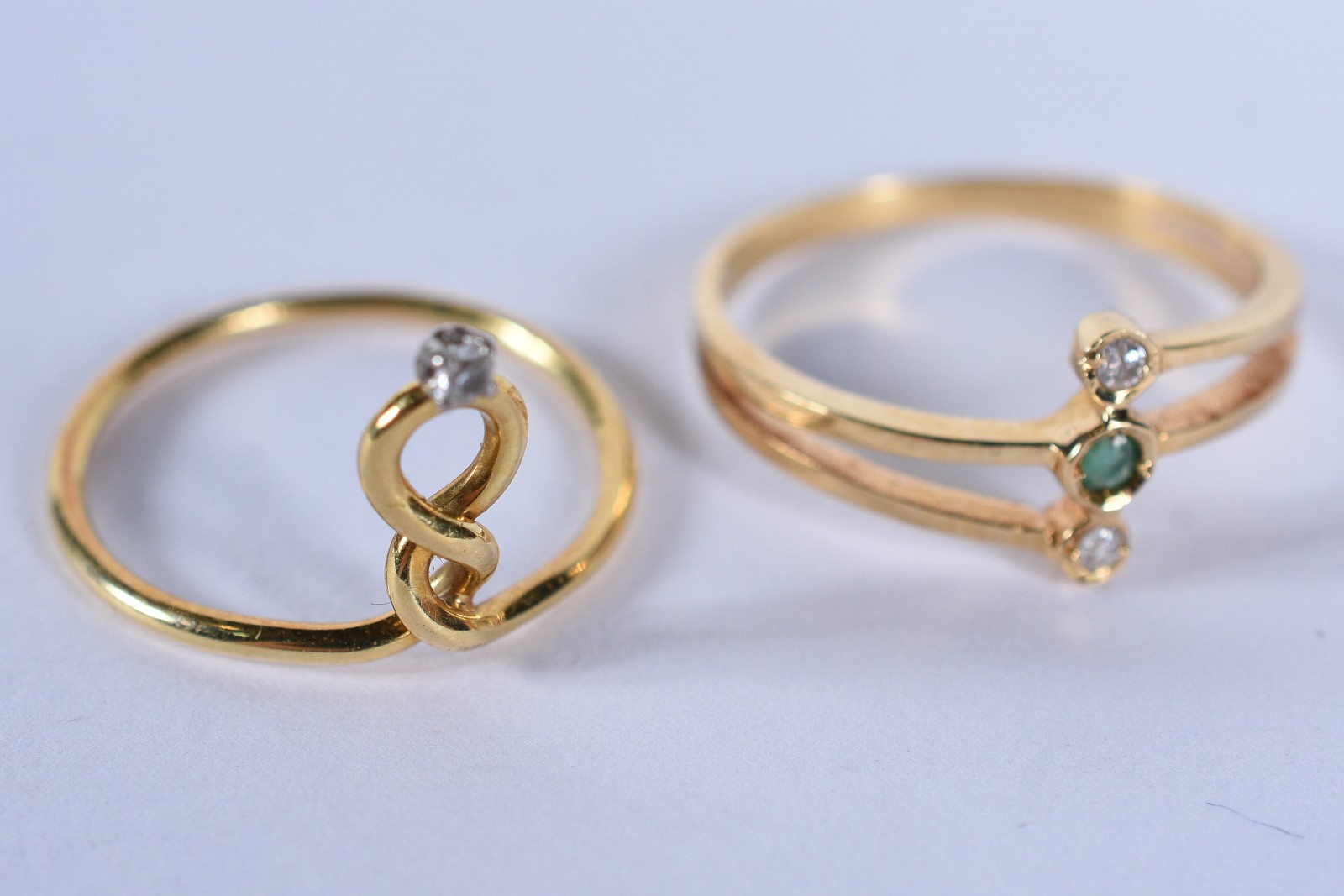 Dois anéis de ouro 18 k, aro 12 e 16 (Por motivos de segurança a peça... - foto 1 de 7