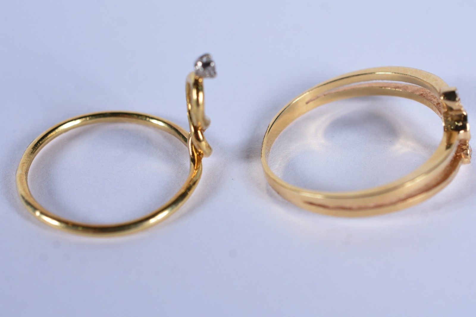 Dois anéis de ouro 18 k, aro 12 e 16 (Por motivos de segurança a peça... - foto 3 de 7