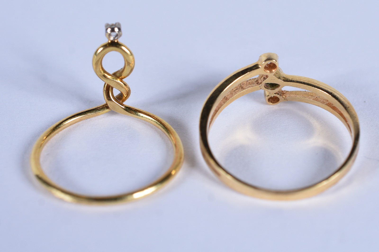 Dois anéis de ouro 18 k, aro 12 e 16 (Por motivos de segurança a peça... - foto 5 de 7