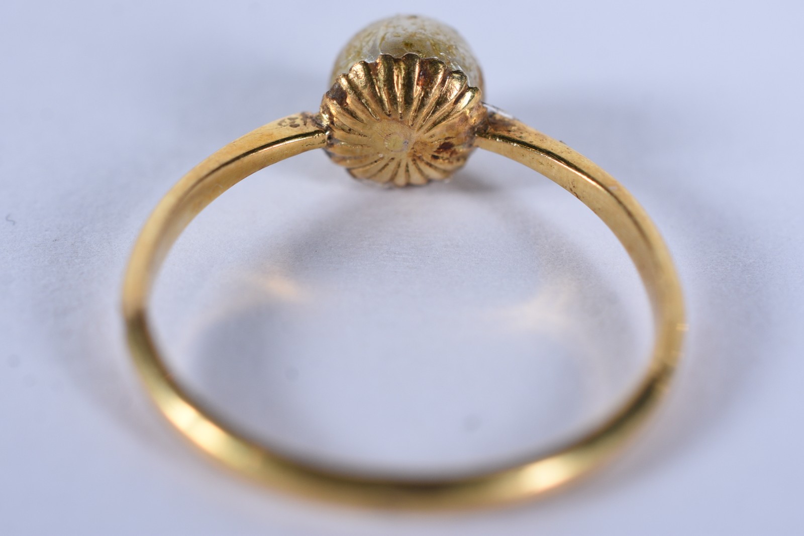 Dois anéis de ouro 18 k, sendo um com perola, aro 13 e 16 (Por... - foto 4 de 5