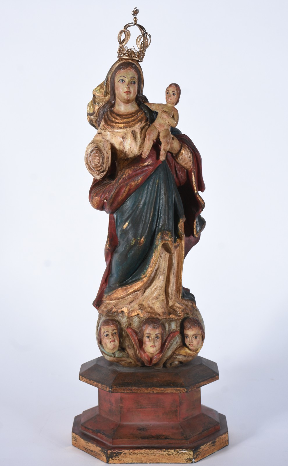 Imagem de madeira policromada representando Nossa Senhora com menino - foto 1 de 9
