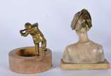 Duas esculturas, sendo um busto de alabastro e ... - Duas esculturas, sendo um busto de alabastro e cinzeiro com figura de bronze representando músico.