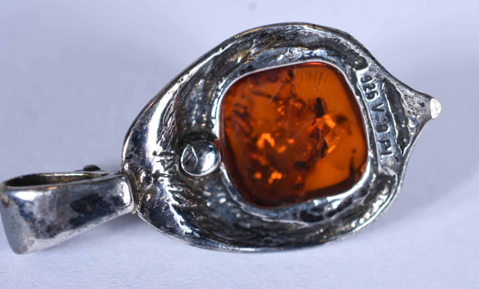 Diversas peças de prata, sendo: pulseira, pendente com pedra na cor... - foto 7 de 10